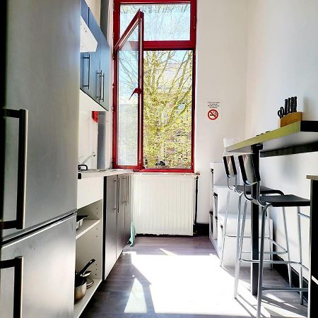 Private Industrial Room In Center Of Charleroi Exteriér fotografie