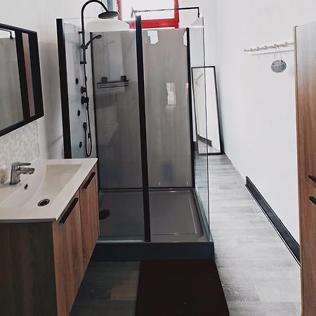 Private Industrial Room In Center Of Charleroi Exteriér fotografie
