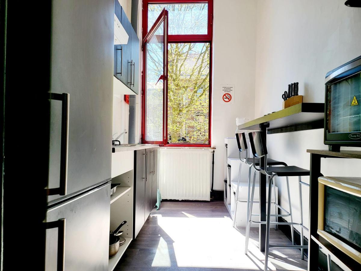 Private Industrial Room In Center Of Charleroi Exteriér fotografie